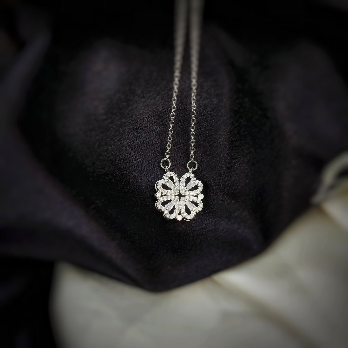 2 in 1 Clover Silver Pendant - Magnetic Heart Pendant