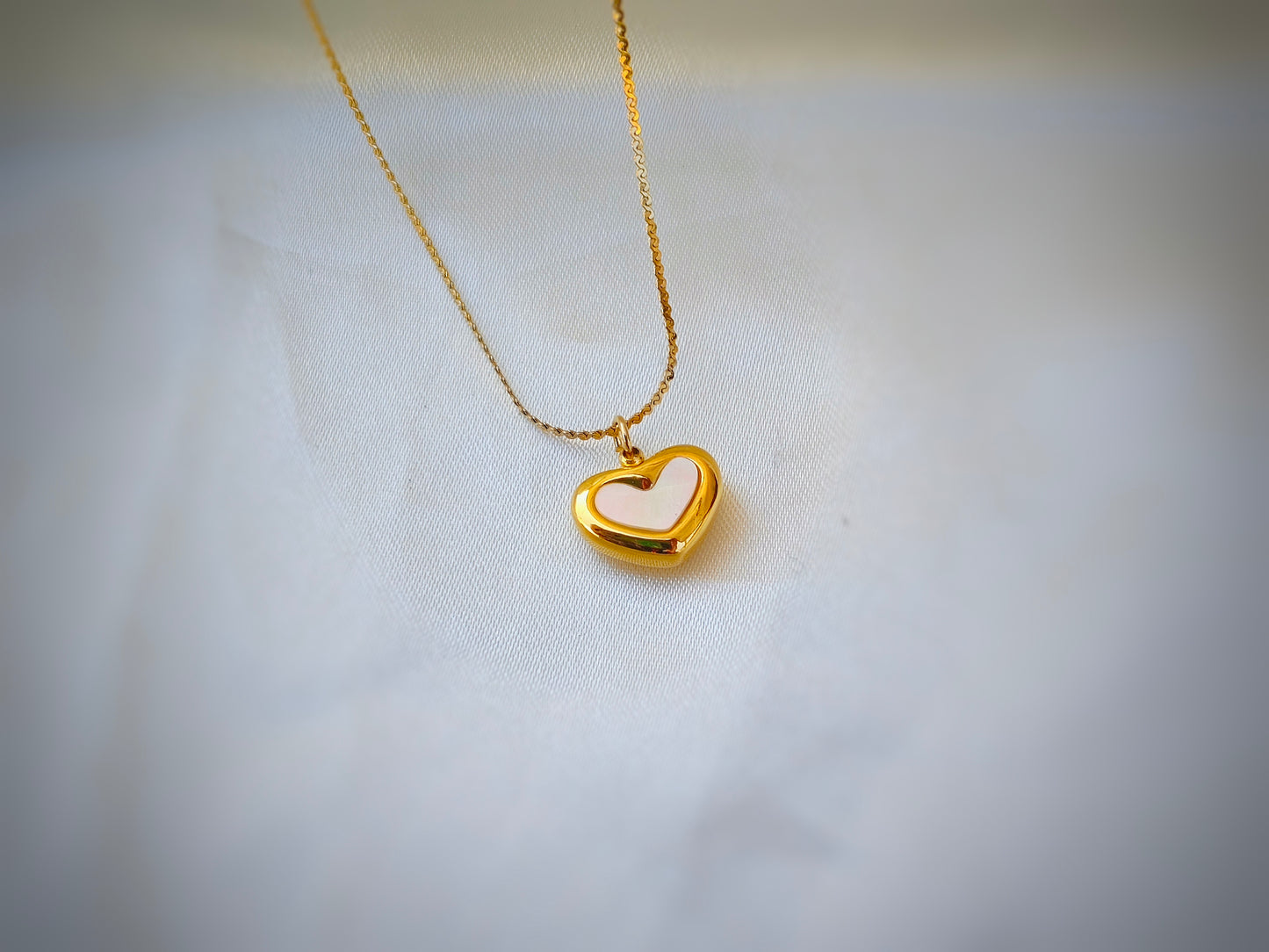Golden Minimal Heart Pendant - Elegant Anti-Tarnish pendant for Women