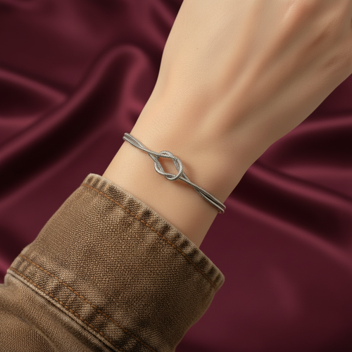 Silver Knot Bracelet – Close-up Burgundy